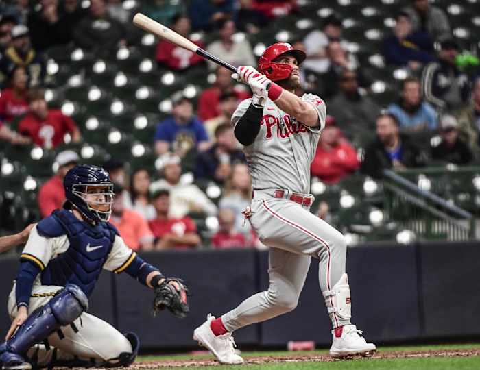 Bryce Harper extends the Philadelphia Phillies lead over the Milwaukee Brewers in the top of the ninth inning.